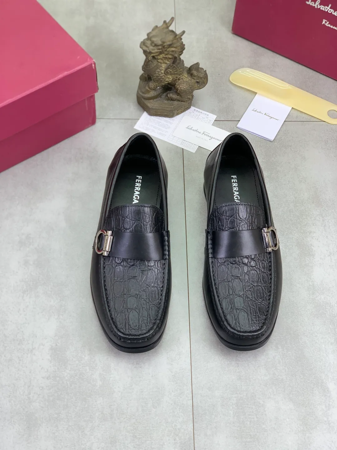 Men's Men's Shoes 💰P460💰[New Style] Water-dyed Niuli 🆘[Salvatore Ferragamo] Ferragamo's latest casual business leather shoes for men! Listed simultaneously! The fabric is made of specially imported original calfskin, and the interior is made of imported water-dyed cowhide. It is absolutely luxurious and leads the fashion trend. Matching code: 38-45; black or brown available
